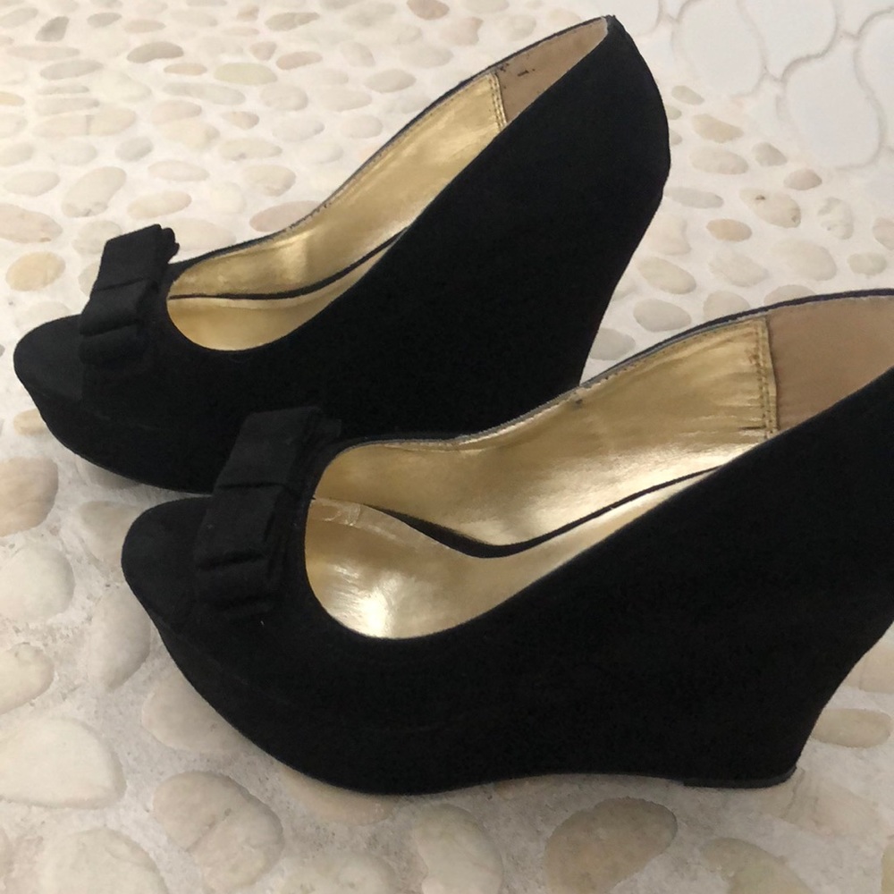 Material Girl wedges WORN ONCE too small / suede